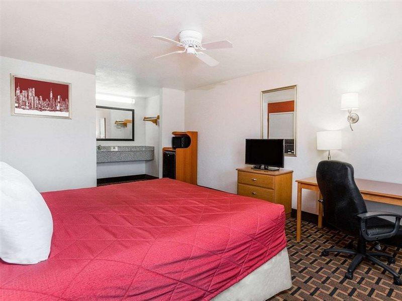 Ramada Limited Motel 2*