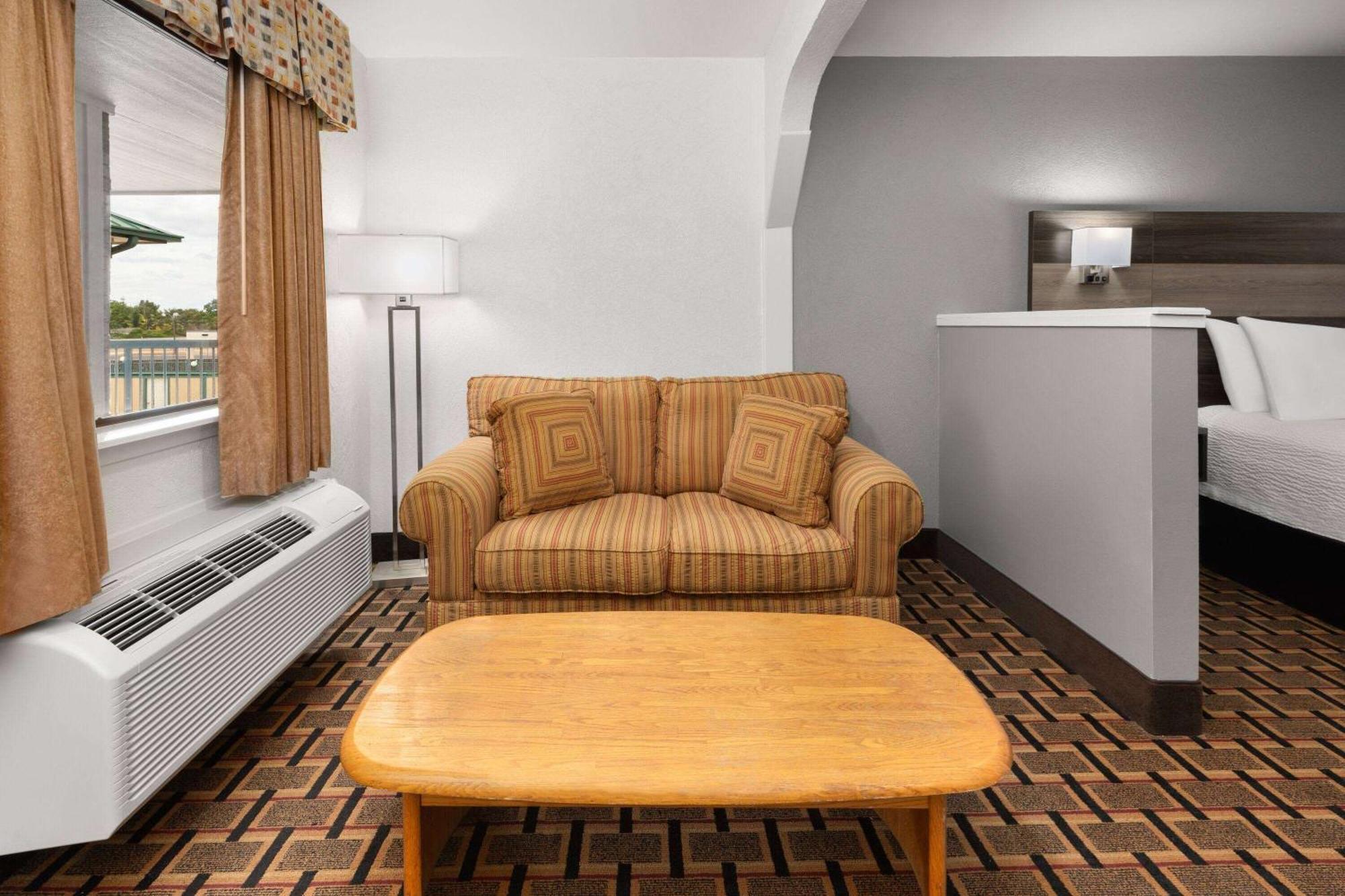 Ramada Limited Motel 2*