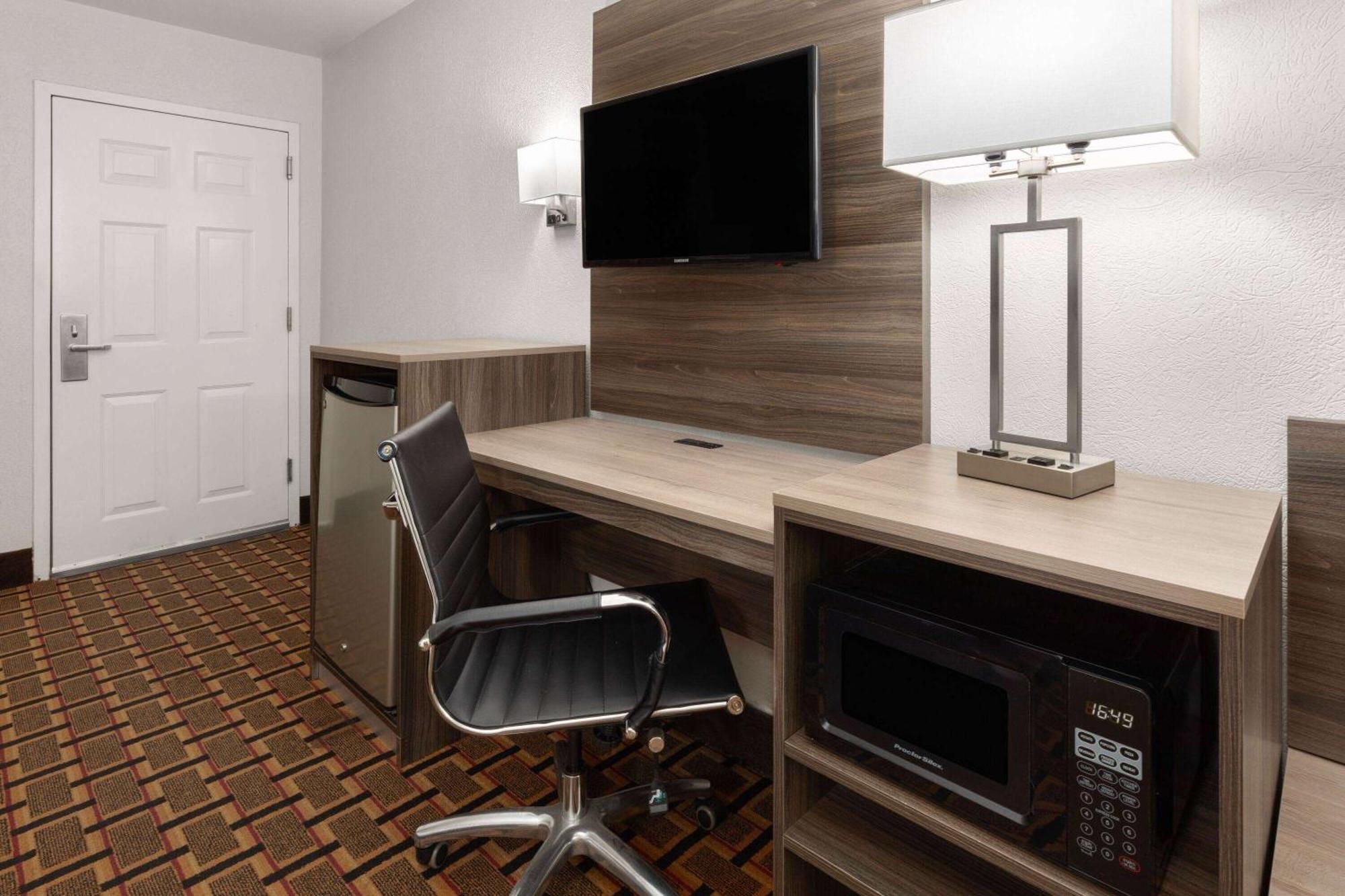 Ramada Limited 2*
