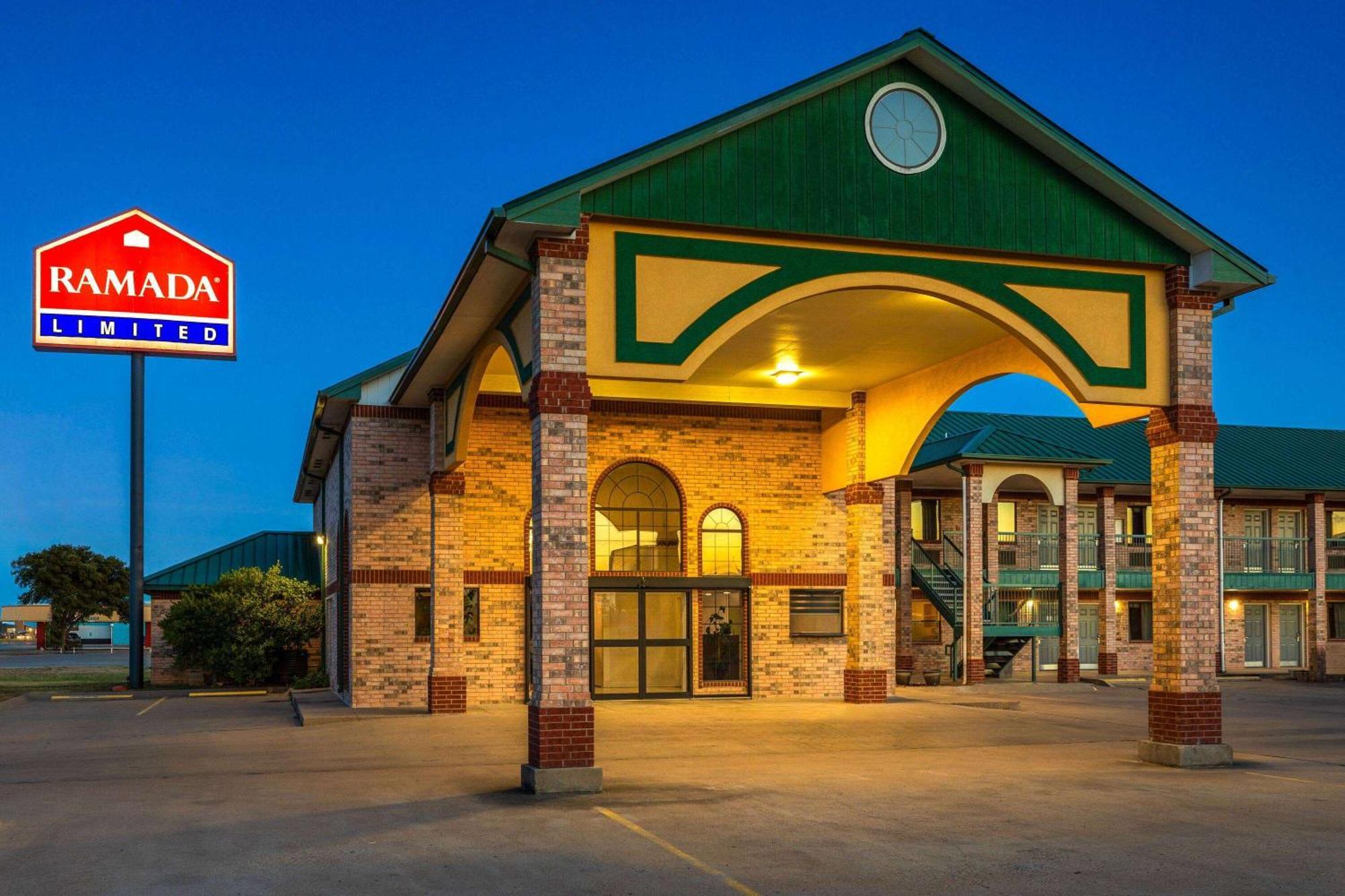Ramada Limited Motel 2*