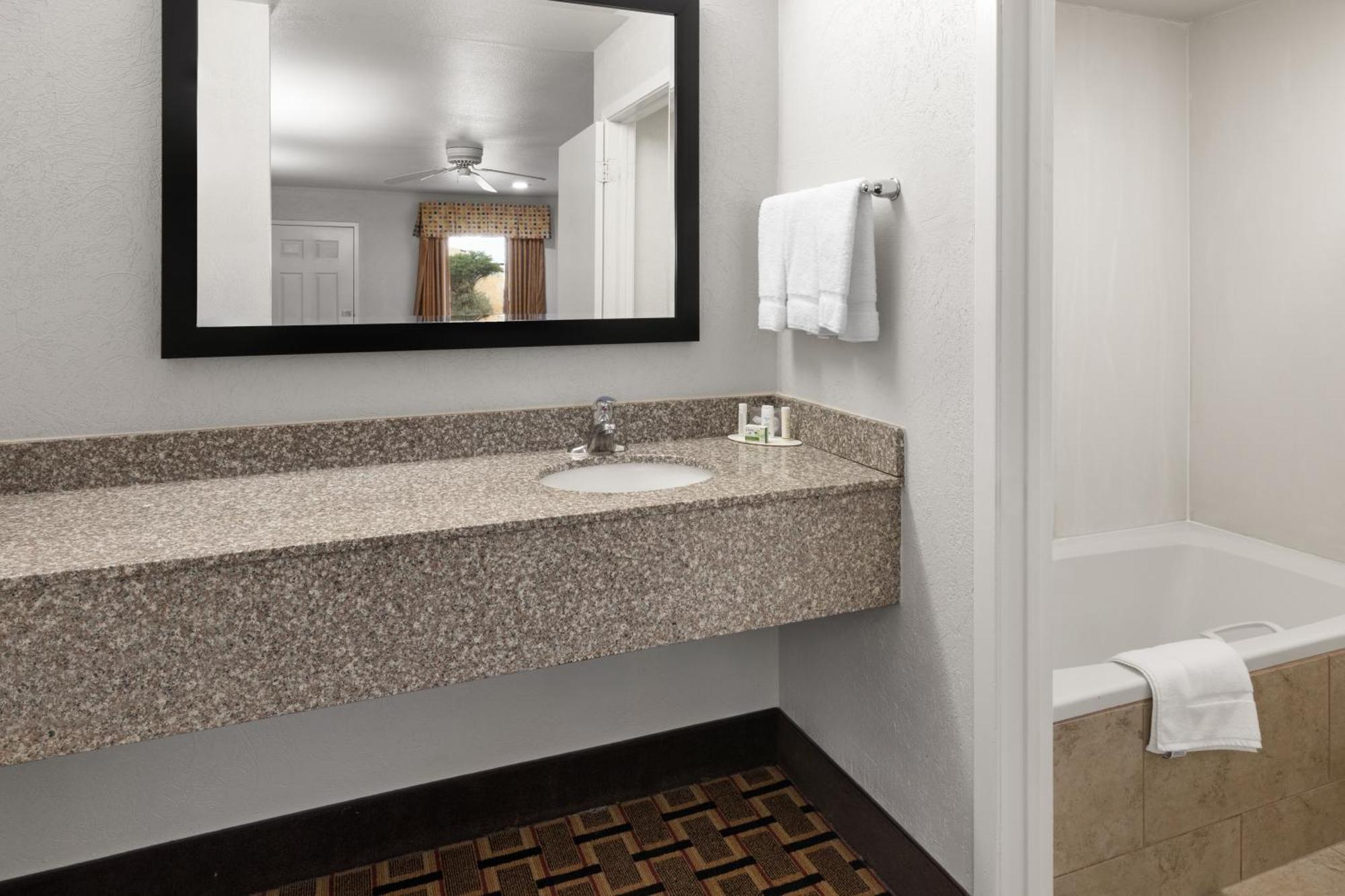Motel Ramada Limited 2*