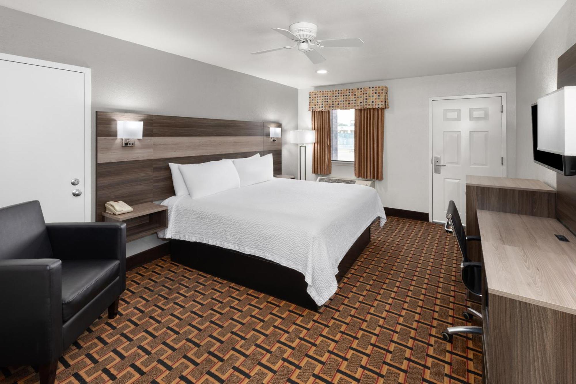 Ramada Limited Motel 2*